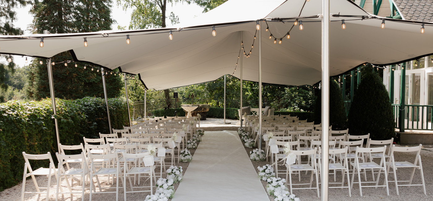 Schloss Gr&uuml;newald | Historischer Pavillon und Terrasse